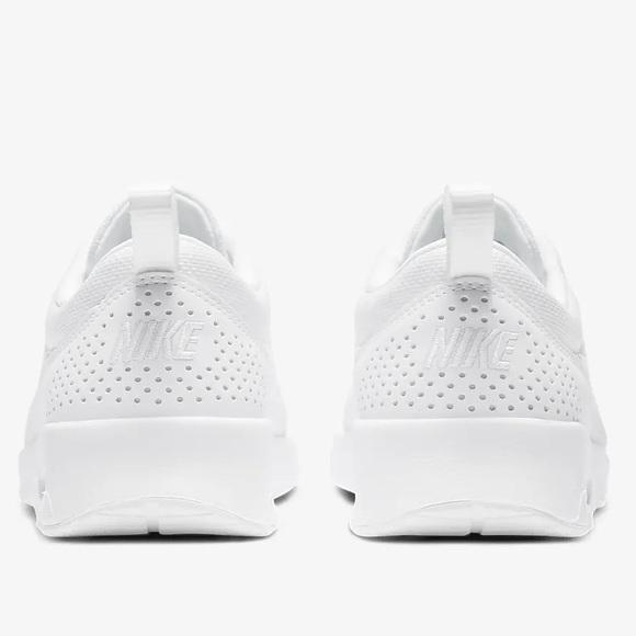 Women’s size 6 white Nike AirMax sneakers - Picture 3 of 7